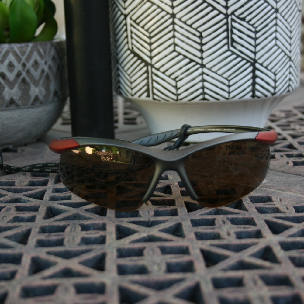 Tiger's eye & gold bracelet with sunglasses bundle - Picture 3 of 4